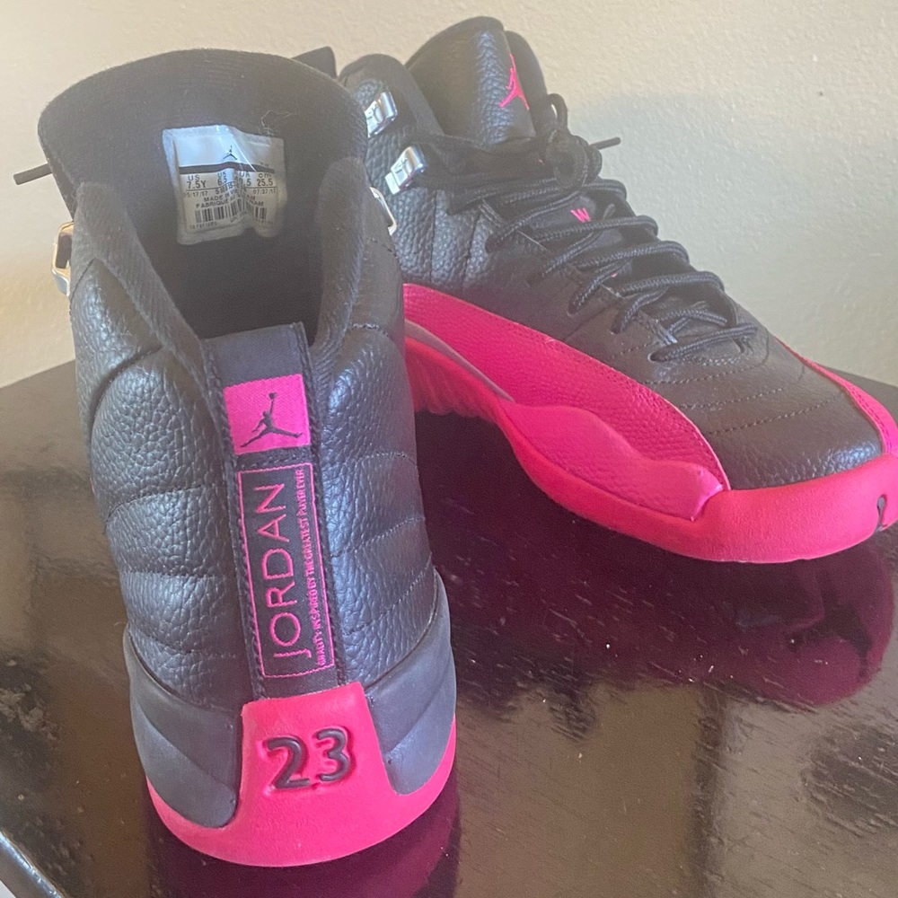 Jordan 12 Retro - Picture 3 of 4